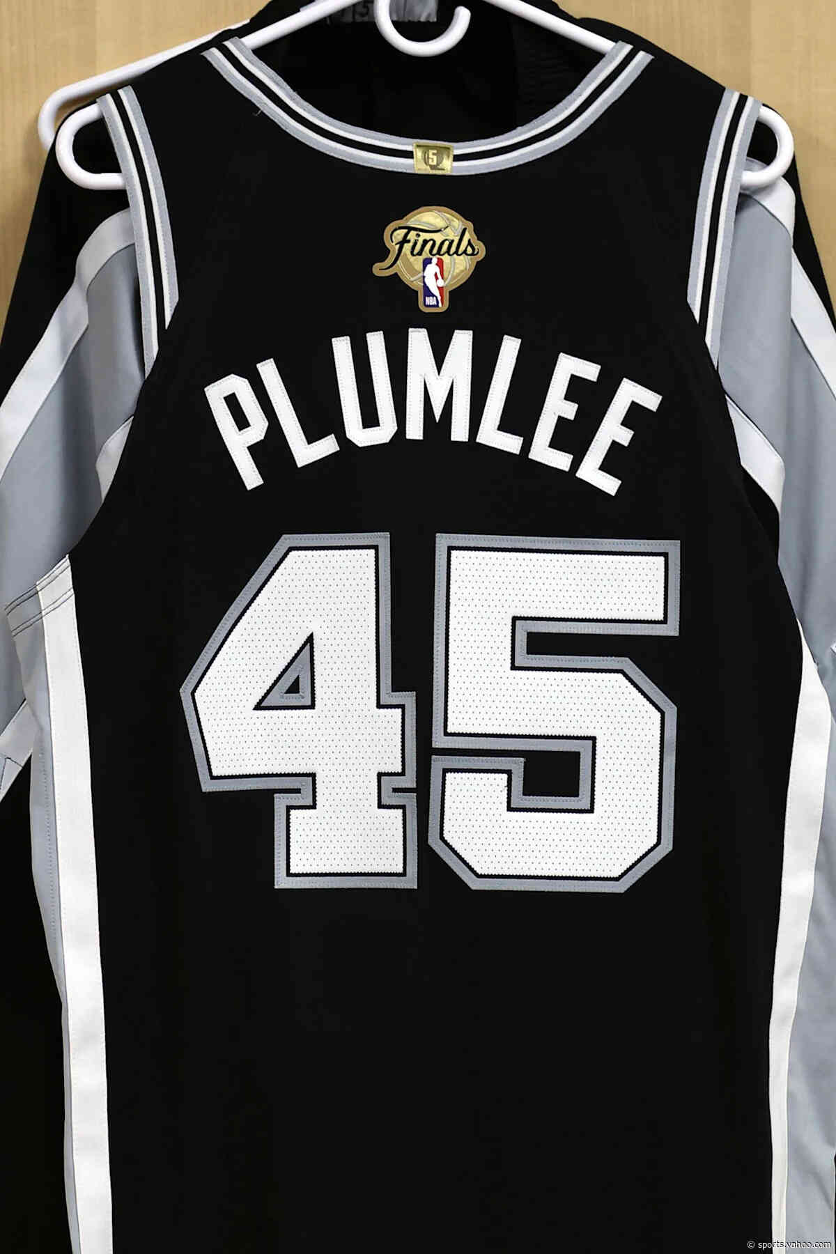 Tuesday’s Brotherhood Playoff News & Links - Spurs Take Game 3 In New York