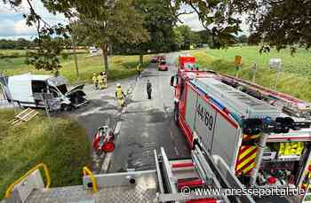 Feuerwehr Kalkar: Transporterbrand auf der Uedemer Straße in Kehrum