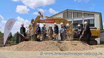Neuer Bau für Gymnasium: Kreis Helmstedt schwingt Spaten für nächstes Millionenprojekt