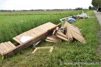 Grote hoeveelheid bouwafval gedumpt in berm