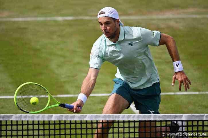 Struff und Hanfmann gelingen umkämpfte Siege in Stuttgart