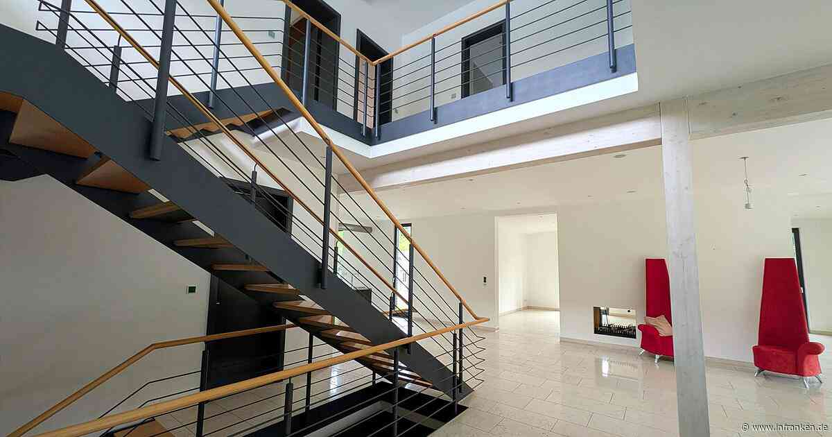 Wohnen Fränkische Schweiz: Villa mit Parkanlage und Pool zu verkaufen