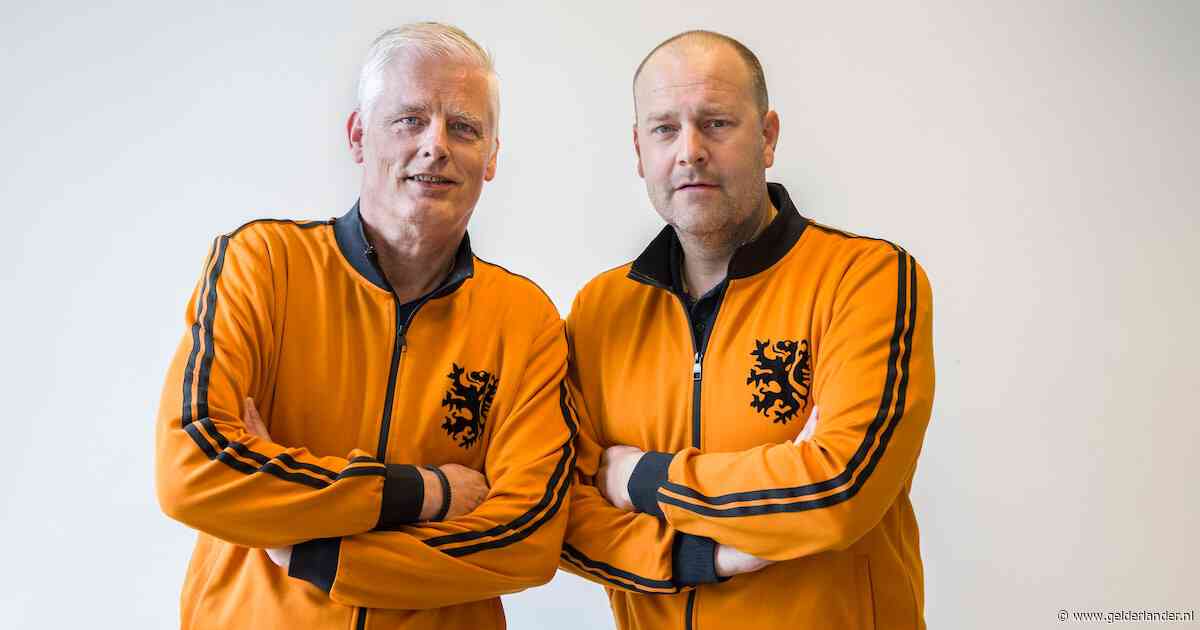 ‘Ik ben mentaal gebroken’: deze sportredacteuren denken alles van Oranje te weten… tot dit quizboek op tafel komt