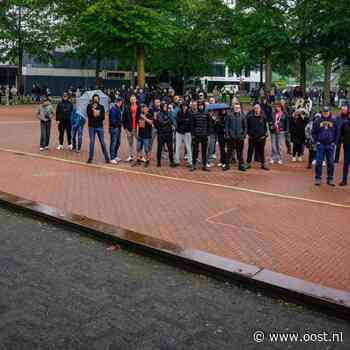 LIVE | Azc-demonstratie Vriezenveen rustig van start