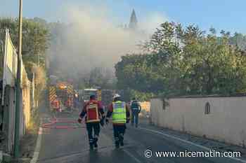 Un feu de cabanon fait s’élever une épaisse fumée dans le ciel de La Crau