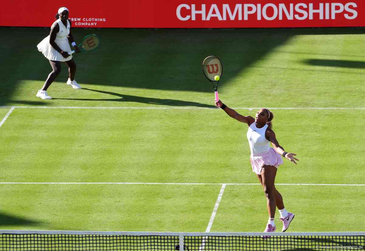 Topstar Serena Williams feiert Sieg bei Tennis-Comeback