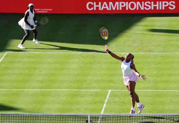 Topstar Serena Williams feiert Sieg bei Tennis-Comeback