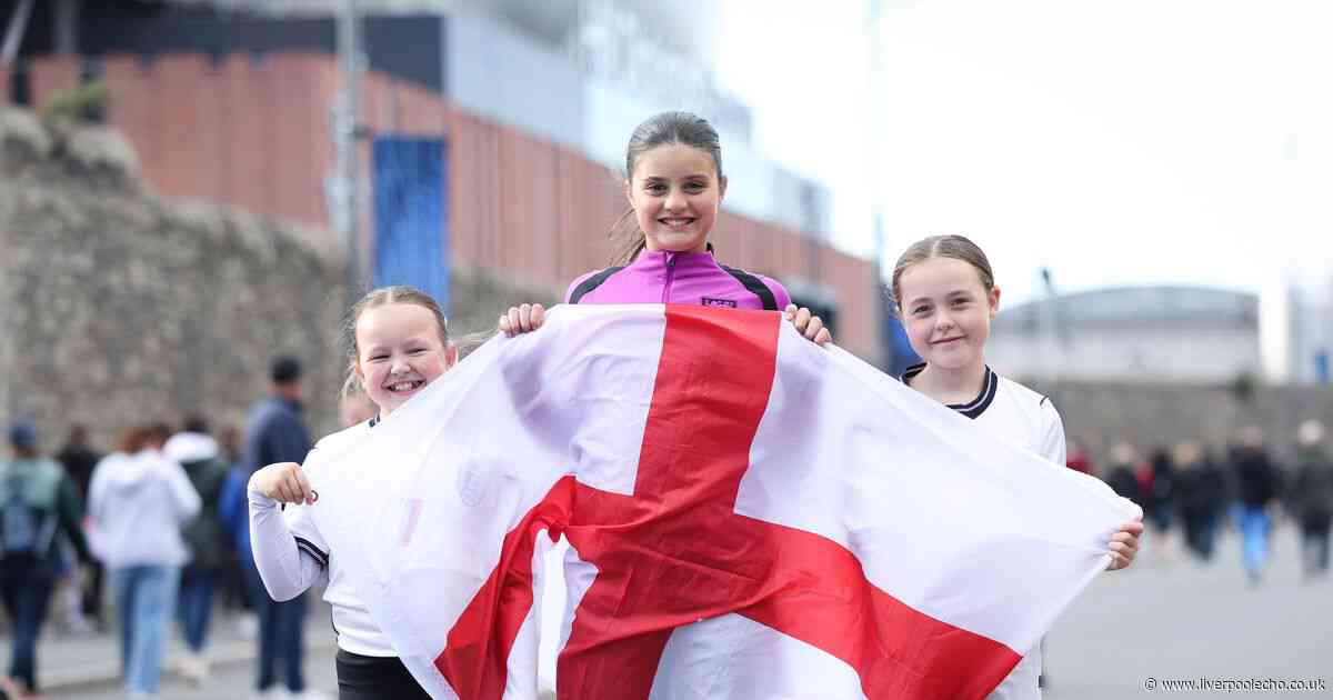 Fans descend on Hill Dickinson Stadium as Lionesses head to Everton