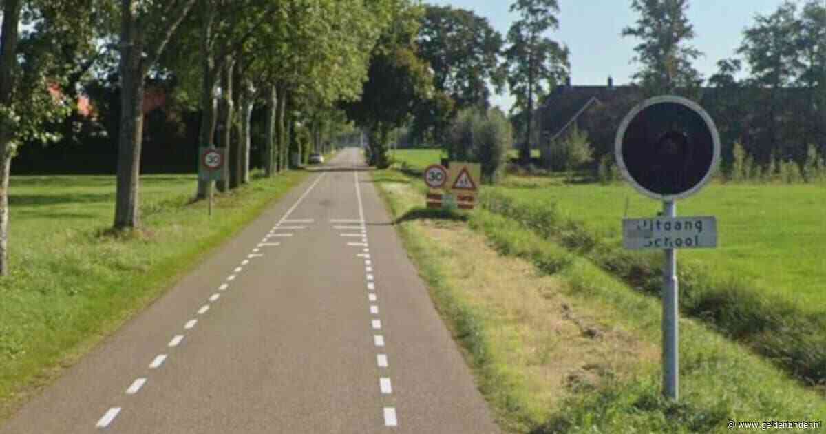 Moeder belt politie om vertrokken dochter (14): ze wordt gevonden in auto naast Justin M. (29)