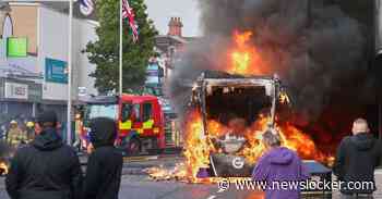 Demonstraties naar aanleiding van steekincident in Belfast lopen uit op ongeregeldheden, bus in brand gezet en wegen geblokkeerd