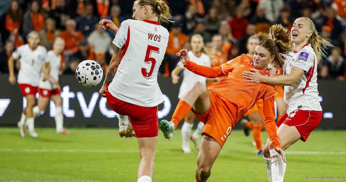 Oranje Leeuwinnen verslaan Polen, maar lopen direct WK-ticket mis na zege van Frankrijk