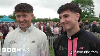 Crowds welcome home marathon-running brothers