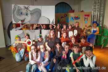 Eine ganze Schule spielt Theater
