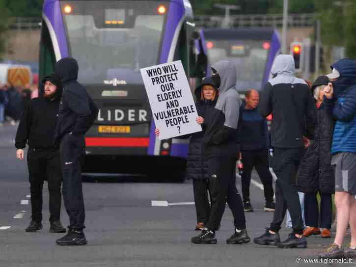 Trent’anni, rifugiato nel Regno unito e arrivato da Parigi nel 2023: chi è il migrante che voleva decapitare un irlandese