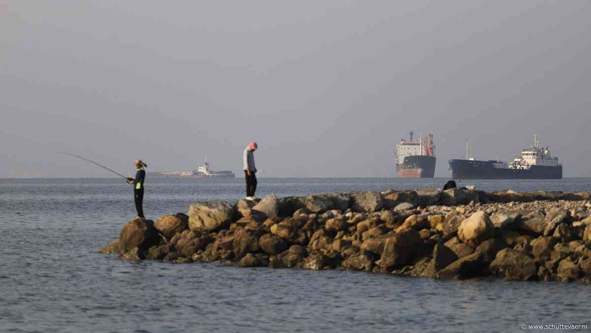 Schotenwisseling tussen vrachtschip en naderende boot bij Jemen