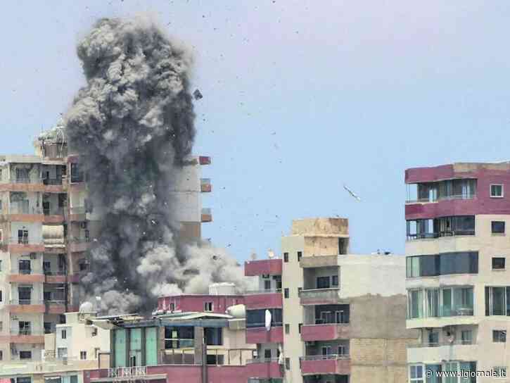 L'Idf bombarda il Libano: 30 morti. Teheran abbatte un elicottero Usa