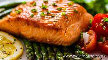 Salmon will taste better when you cover it in 1 simple ingredient before cooking