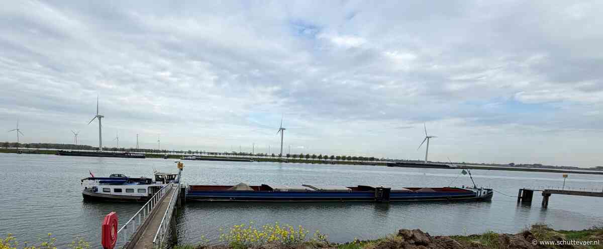 Binnenvaartschip Excalibur decor voor nieuwe bioscoopfilm Maalstroom