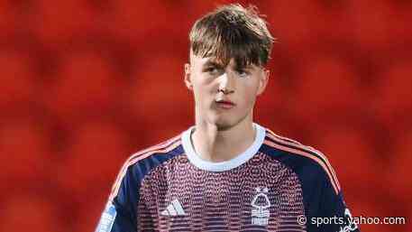 Solihull sign Forest defender Hanks for 2026-27