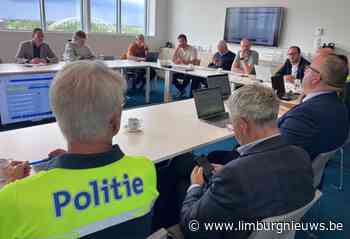 In Limburg: Politie LRH demonstreert nieuwe applicatie cybercrime aan minister Rob Beenders
