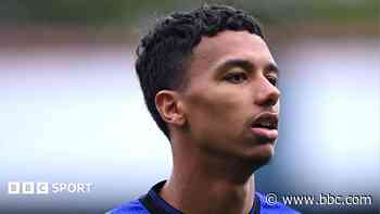 Stockport sign Rochdale's Gordon on free transfer