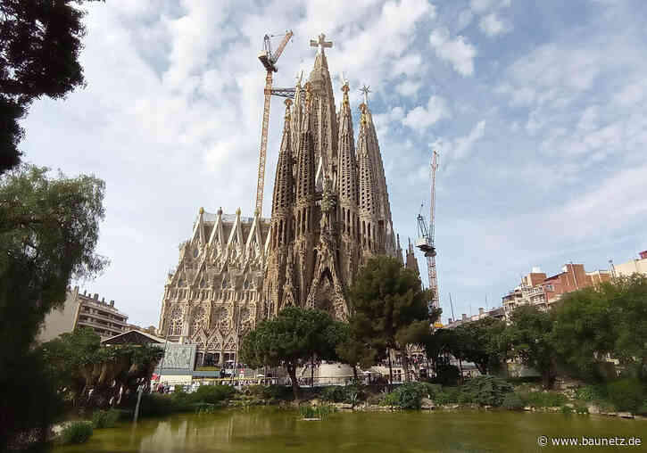 Keine Gaudi mit Gaudí - Zur Weihe des Jesusturms der Sagrada Família in Barcelona