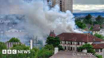 Firefighters tackle large blaze at Edinburgh flats