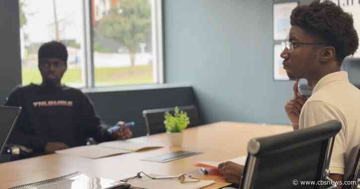 Atlanta teens start first jobs through summer employment program: "I want to help my mom"