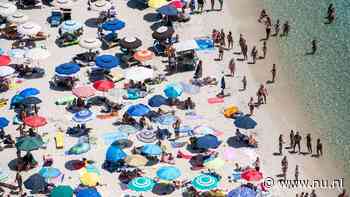 Italiaans strand verbiedt parasols voor mensen tussen de 10 en 65 jaar