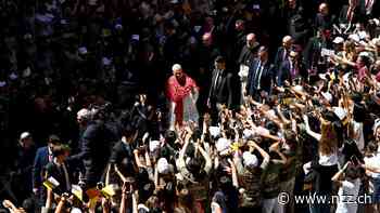 Katalonien bildet der spirituelle Höhepunkt der Papstreise – dort meistert der Pontifex auch die politischen Hürden souverän