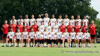 DFB-Blog: Jonas Urbig schafft es aufs Mannschaftsfoto