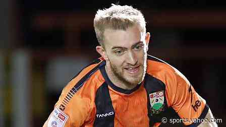 Cambridge sign Barnet striker Stead