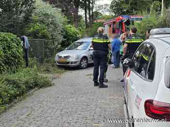 Vrouw ernstig gewond door wegrollende auto