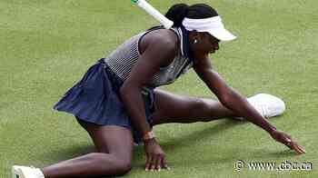 Canadian Victoria Mboko exits Queen's Club singles match in 2nd set after fall