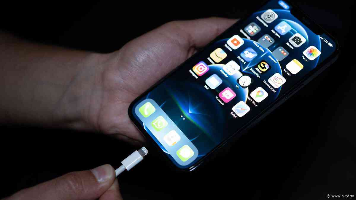 Vorsicht Brandgefahr: Smartphone fängt Feuer: Was Akkus alles nicht mögen