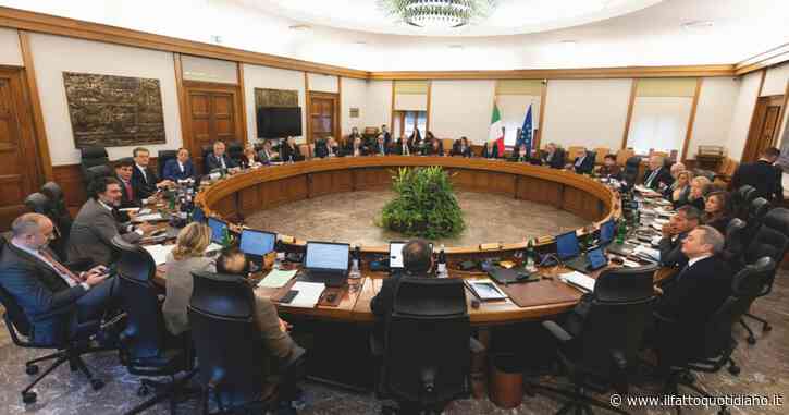 Il Csm approva l'”autobavaglio”: obbligo di “rettifica” delle comunicazioni dei pm. Ma i vertici della Cassazione si sfilano