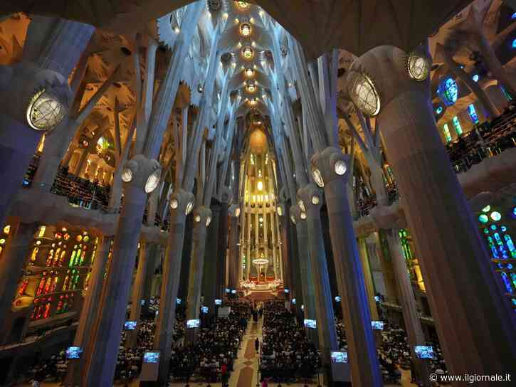 In corso la messa del Papa alla Sagrada Familia. Nella basilica anche i reali di Spagna e il premier Sanchez