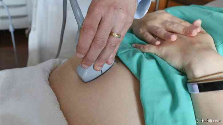 Leading OB-GYN group issues vaccine recommendations, breaks with CDC