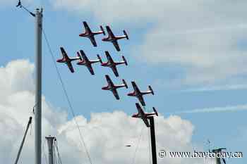 Thousands gather for Armed Forces Day, Snowbirds delight crowd