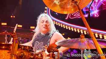 MIKKEY DEE Looks Back On His Battle With Sepsis: 'My Whole Body Was Shutting Down On Me'