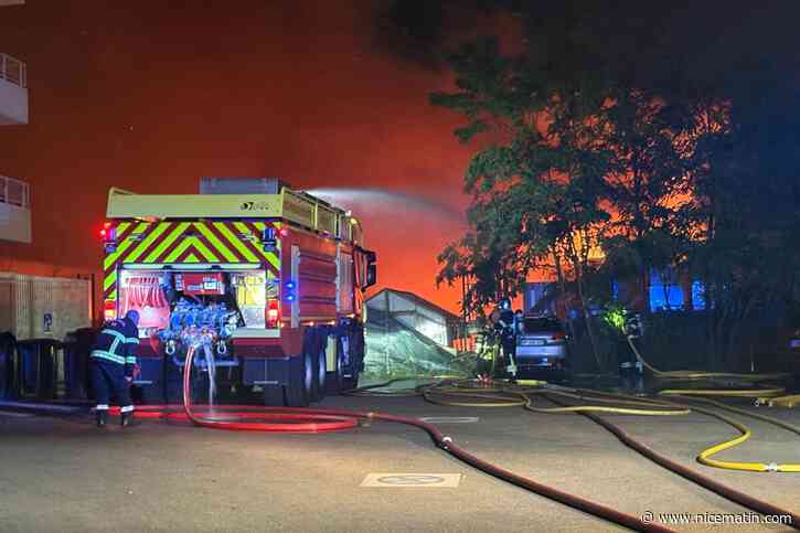 Un important incendie se déclare à Villeneuve-Loubet, de nombreuses détonations entendues