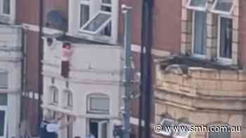 Hanging child saved by strangers