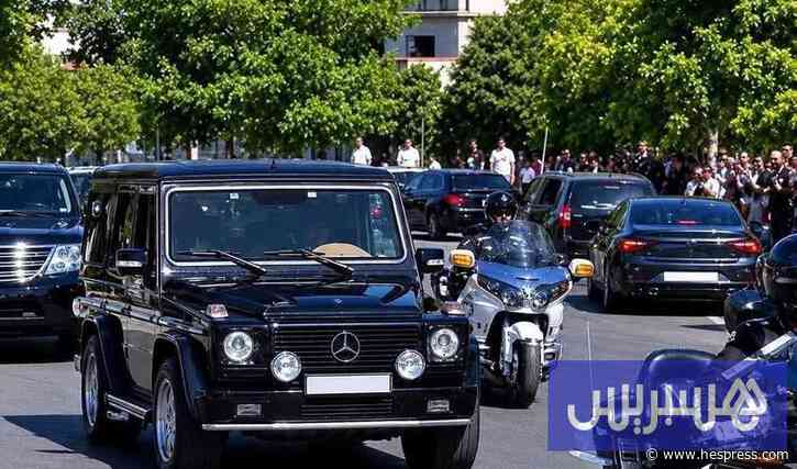 ‪الملك محمد السادس يحل بمدينة طنجة