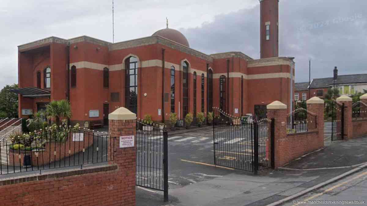 Police called to Bolton mosque after reports of 'suspicious package'