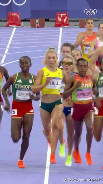 An unforgettable moment for Jessica Hull! ⚡️🥈