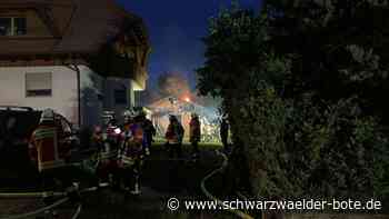 Großaufgebot der Feuerwehr: Brand eines Schuppens in Möttlingen beschäftigt Einsatzkräfte die ganze Nacht