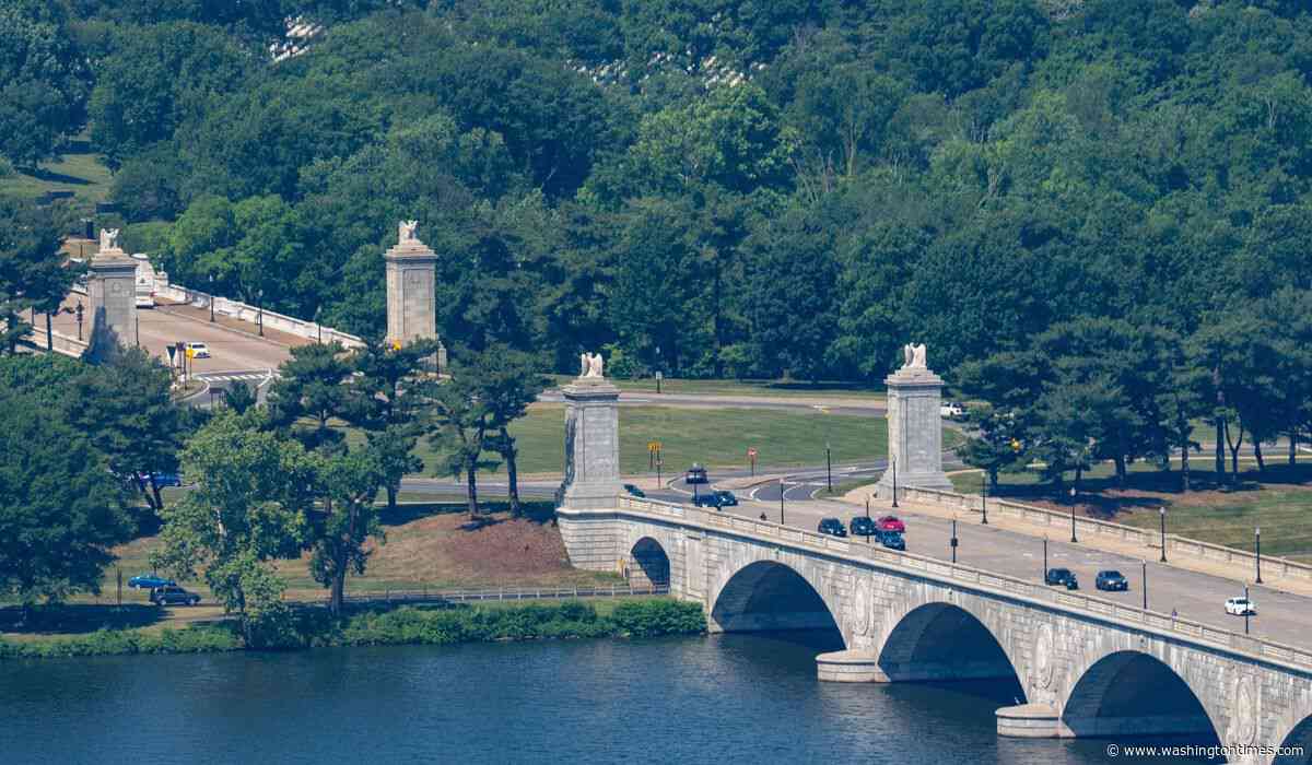 Administration plans intensive, year-round construction schedule for Trump's triumphal arch