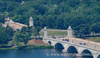 Administration plans intensive, year-round construction schedule for Trump's triumphal arch