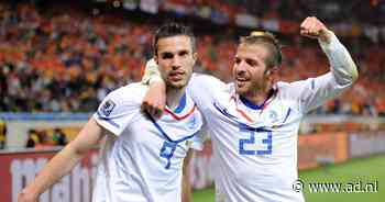 ‘Nu komt er een of andere snotneus uit België’: Van der Vaart en Sneijder steunen ontslagen Van Persie
