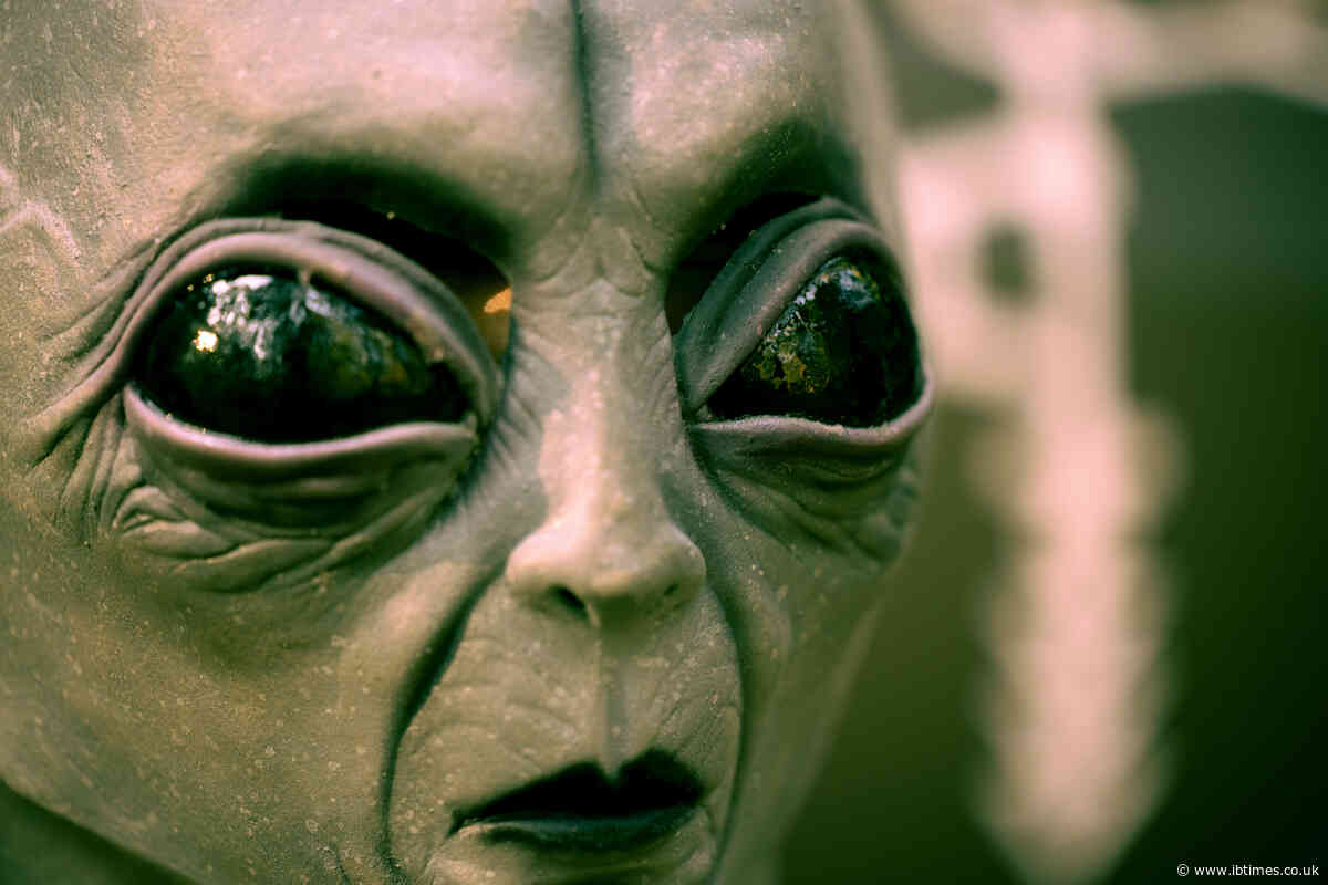 CIA Allegedly Hoarding Alien Technology and Running Secret UFO Programs Hidden From Congress